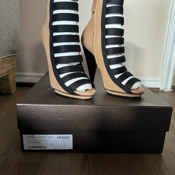 Gucci Olimpia Elastic Ladder Strap Bootie- Tan and Black
Size: 7.5 Gucci - Picture 4 of 4